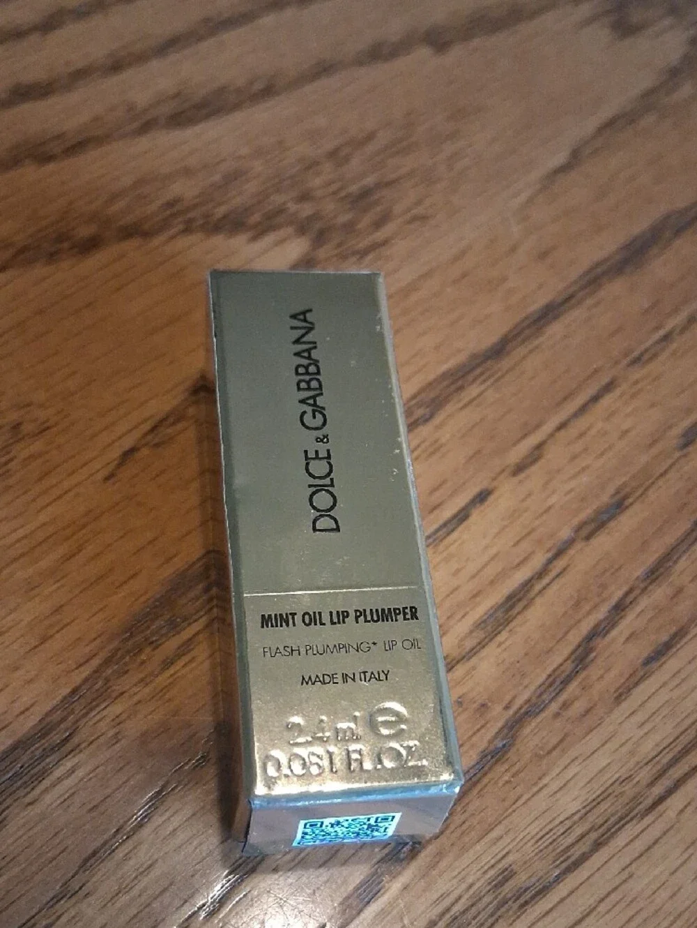 Dolce & Gabbana Mint Oil Lip Plumper - Gold Packaging